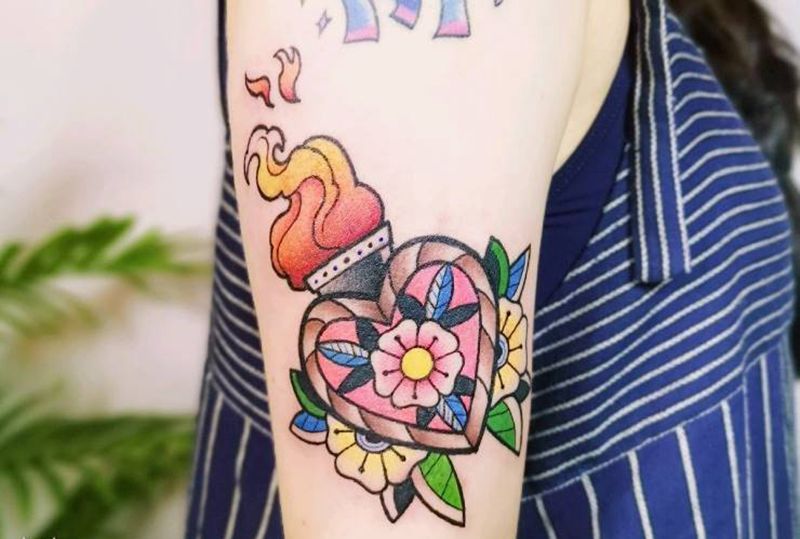 Old school 爱心火炬纹身图片_手臂Old School爱心纹身图案