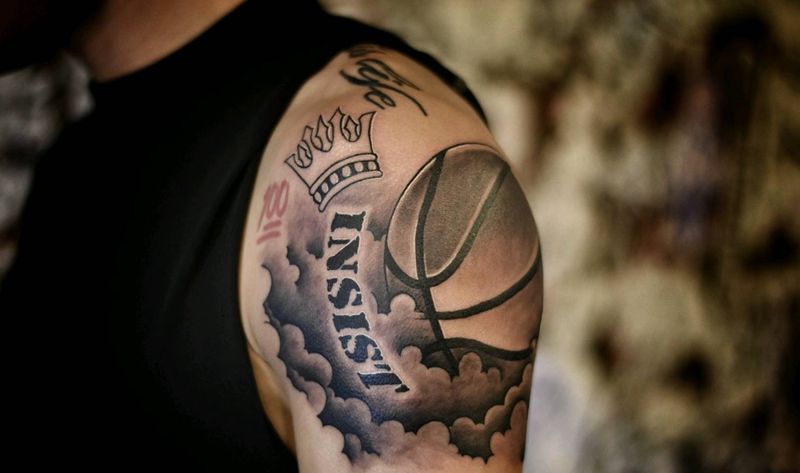 带点奇卡风格的篮球纹身图片_手臂欧美写实Old School纹身图案