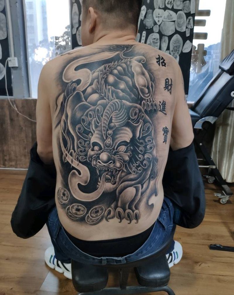 貔貅纹身图片_背部老传统纹身图案