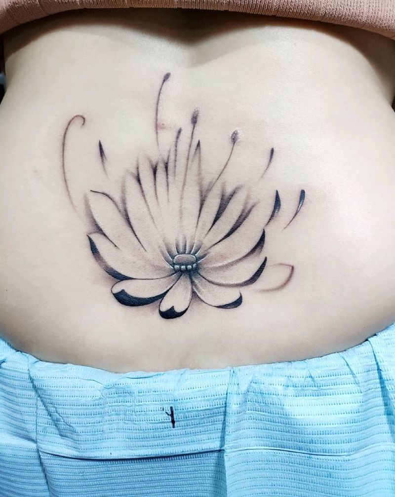荷花纹身图片_腰部老传统纹身图案