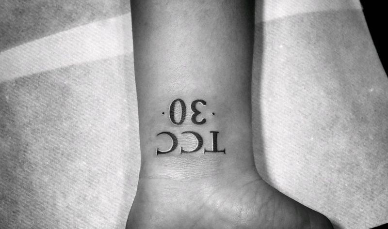 小字体纹身图片_手部纹身图案