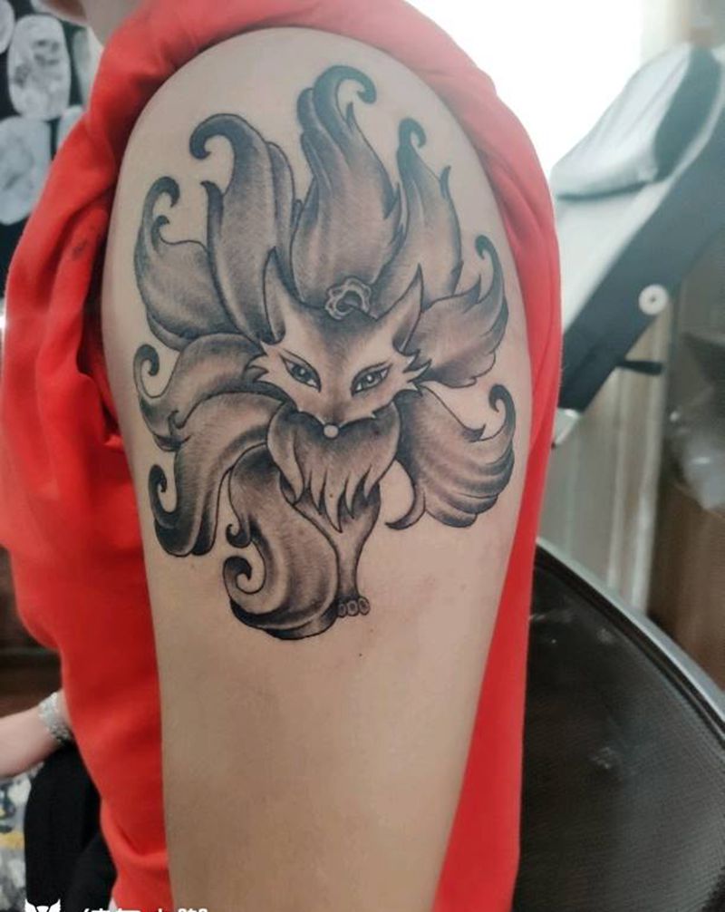 九尾狐纹身图片_手臂纹身图案