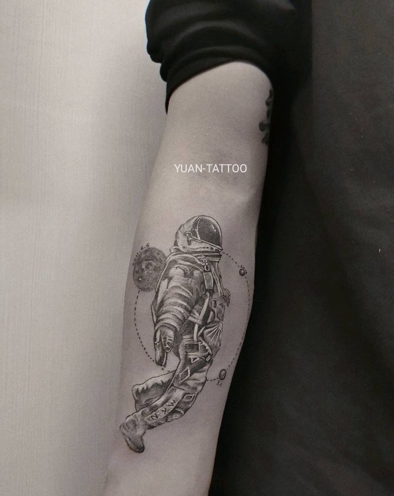 宇航员 太空  星空纹身图片_手臂欧美写实纹身图案