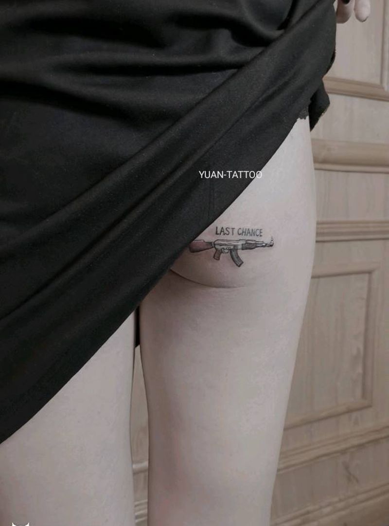 性感并充满力量纹身图片_臀部手臂图腾小清新纹身图案