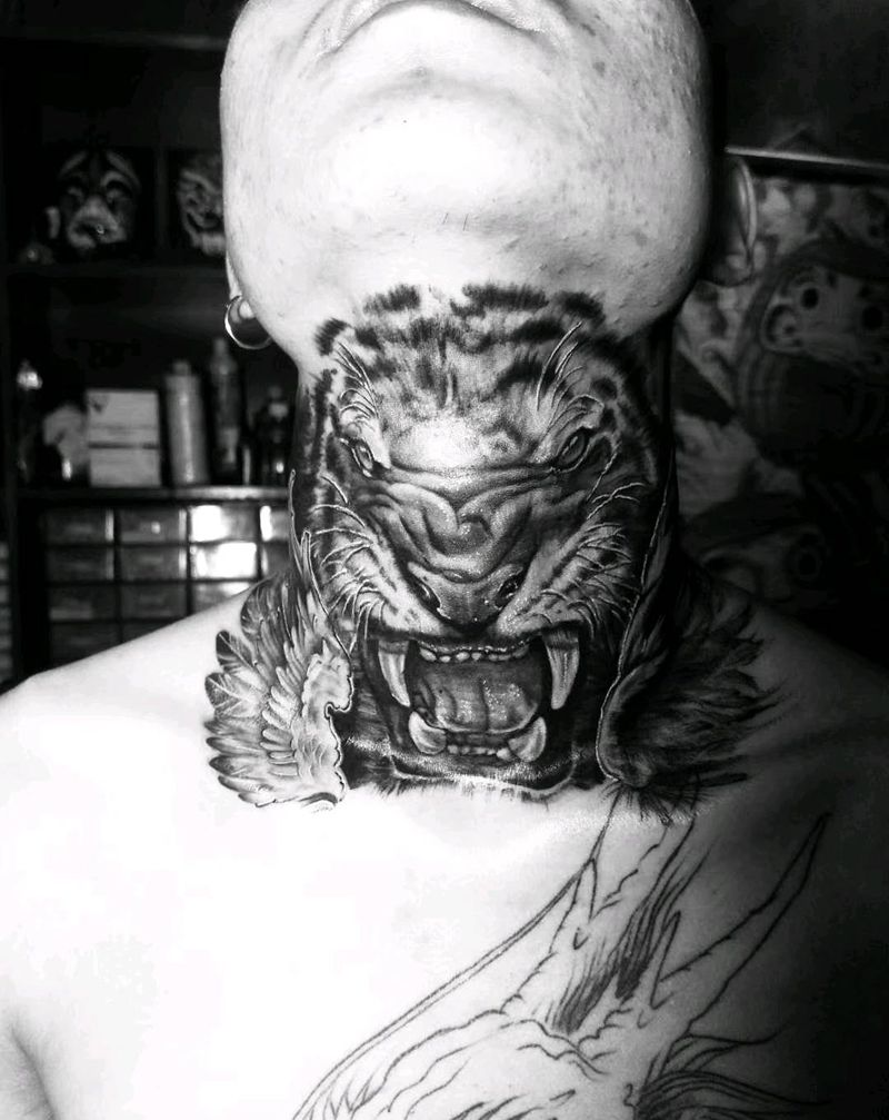 虎脖子纹身图片_欧美写实纹身图案