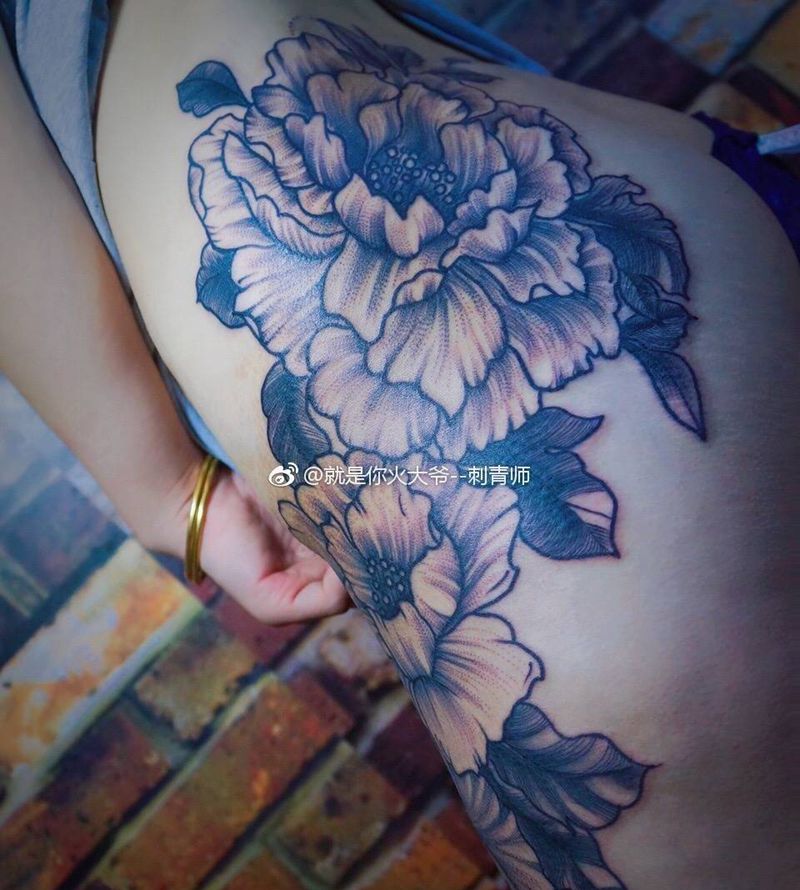 臀部遮盖胎记纹身图片_成品臀部清新植物纹身图案