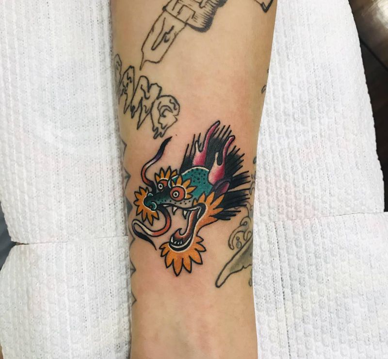 小龙头纹身图片_手臂Old School纹身图案