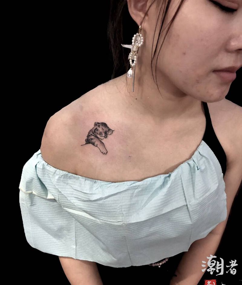 老虎纹身图片_胸部纹身图案