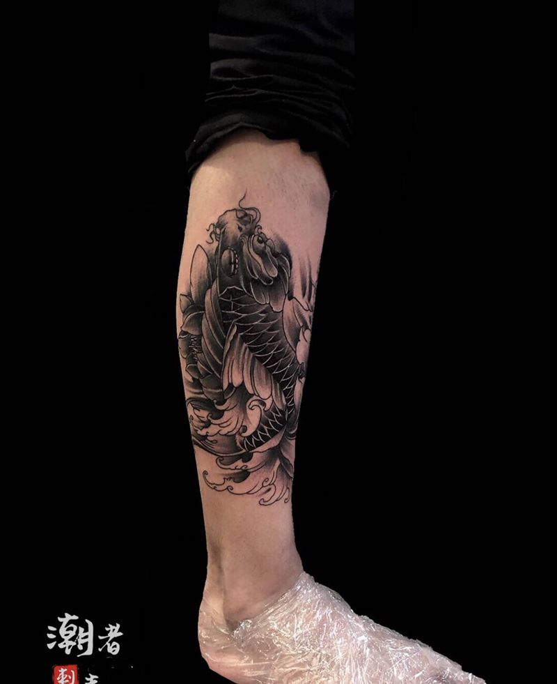 鲤鱼纹身图片_腿部新传统纹身图案