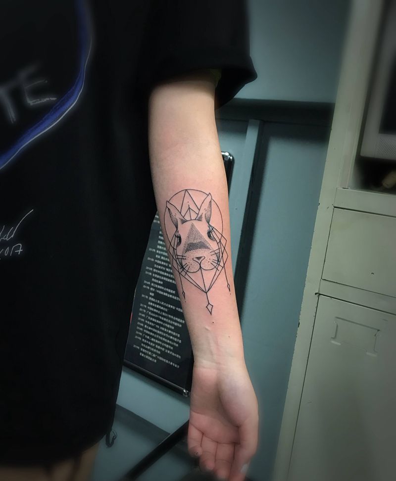 兔子纹身图片_手臂点刺几何兔子纹身图案