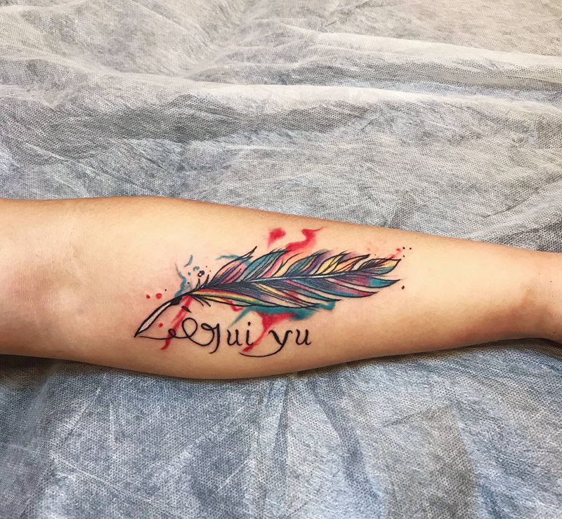 羽毛纹身图片_手臂水彩纹身图案