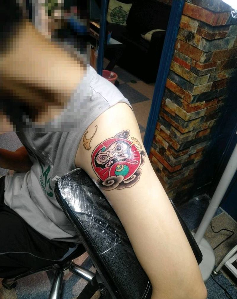 达摩蛋纹身图片_手臂老传统纹身图案