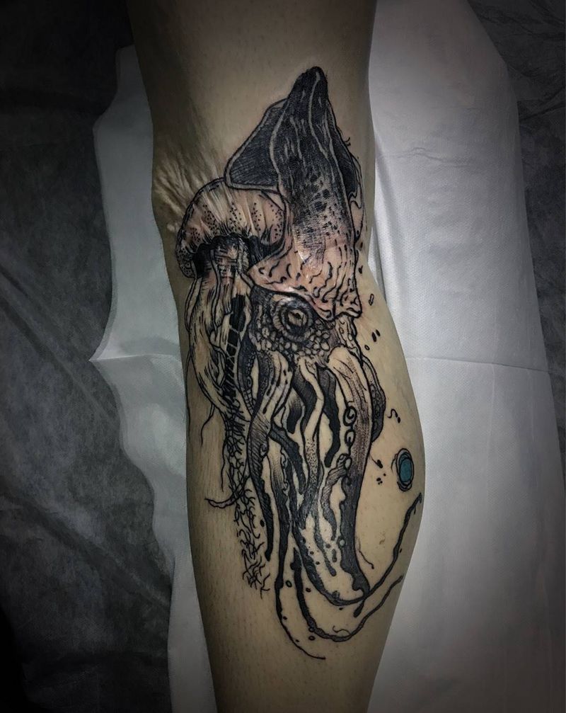 疤痕遮盖纹身图片_腿部点刺纹身图案