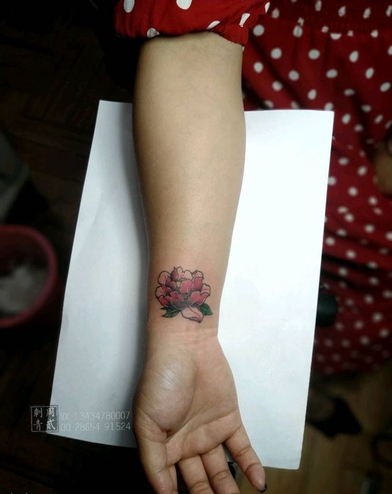 花朵遮盖旧纹身纹身图片_手部花纹身图案