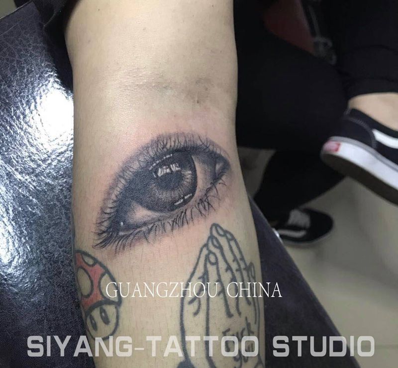 眼纹身图片_手臂欧美写实纹身图案