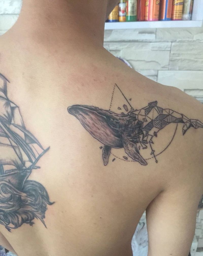 鲸鱼纹身图片_成品肩部颈部欧美动物几何纹身图案