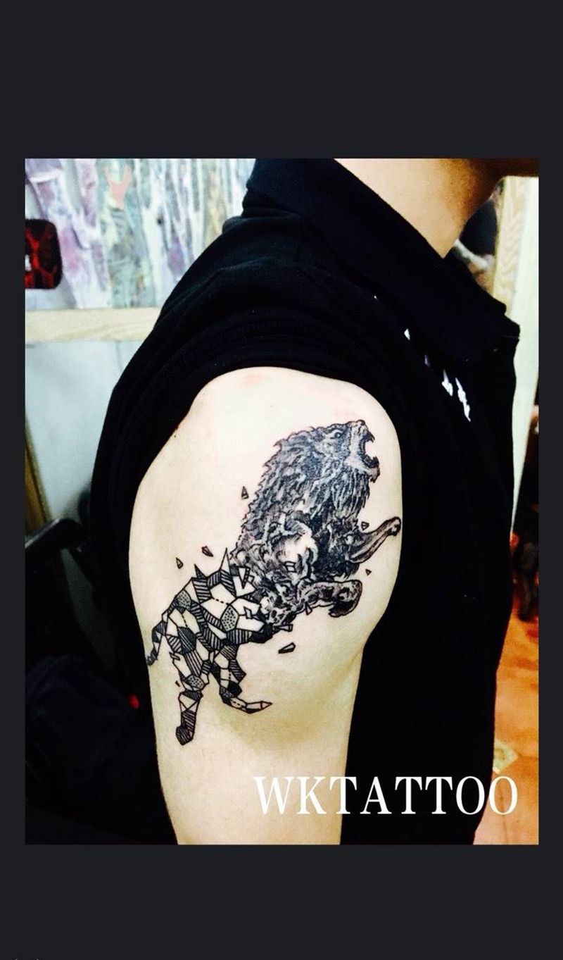 狮子纹身图片_几何动物清新手臂成品纹身图案