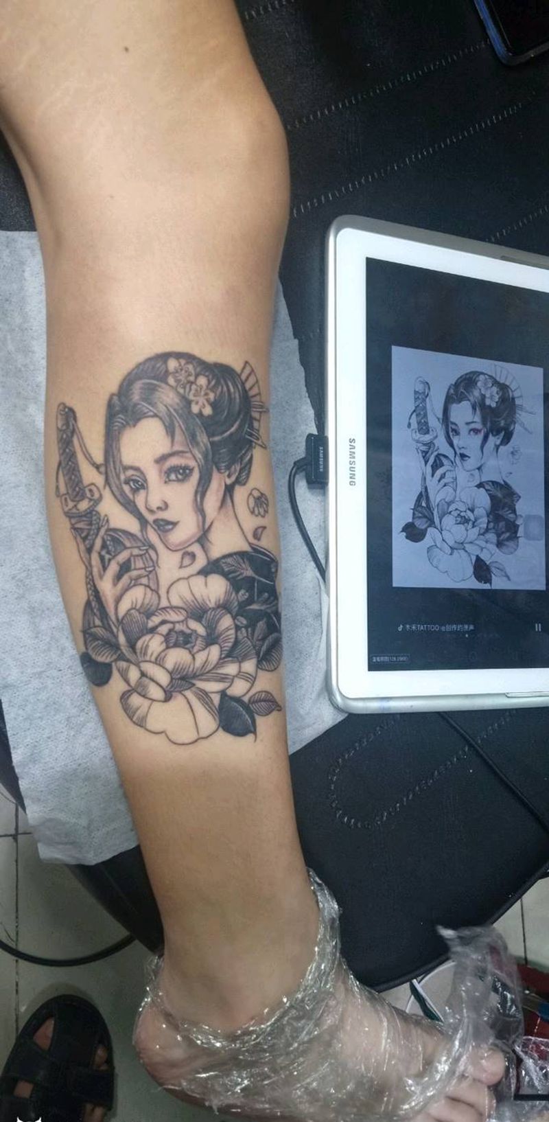 美女纹身图片_手臂纹身图案