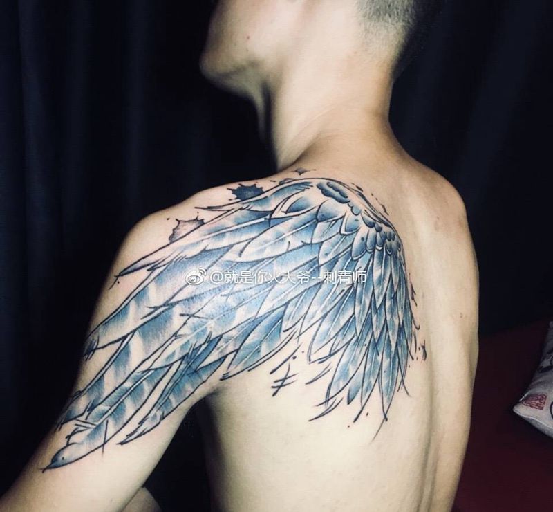 翅膀纹身图片_成品背部纹身图案