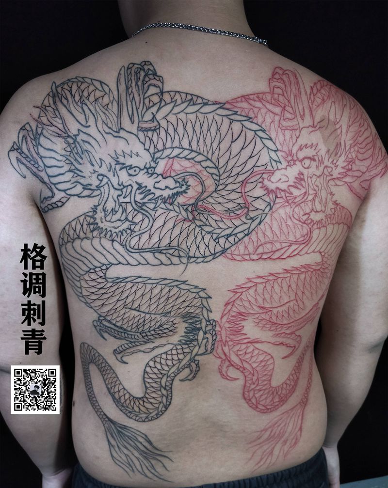 满背双龙纹身图片_背部新传统龙双龙满背纹身图案