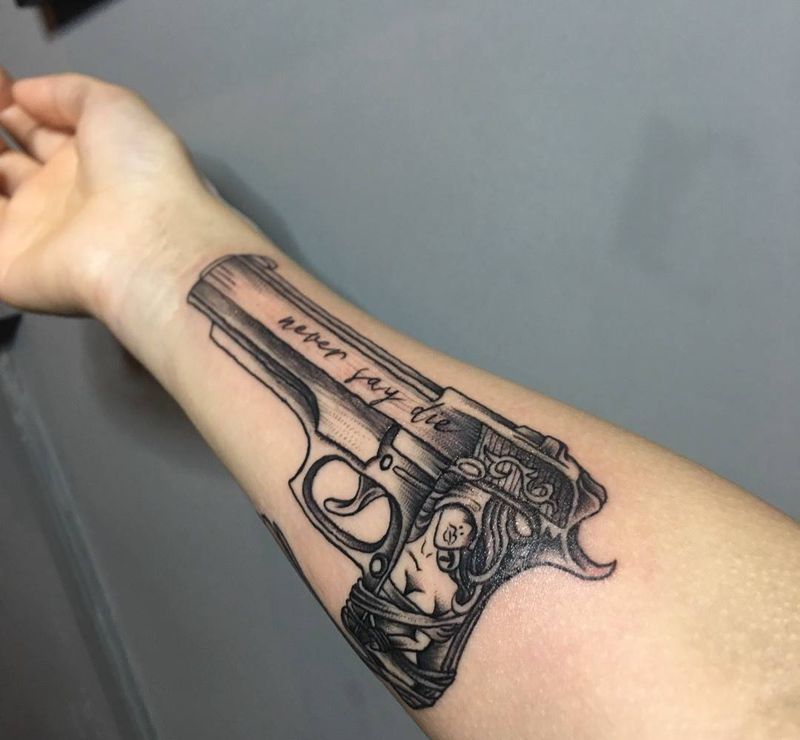 手枪纹身图片_成品手臂纹身图案