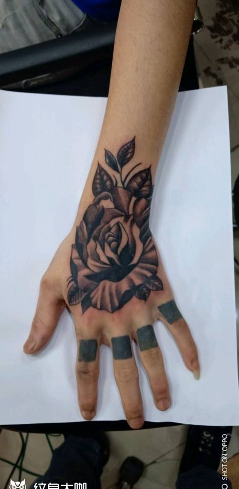 花纹身图片_手部新传统纹身图案