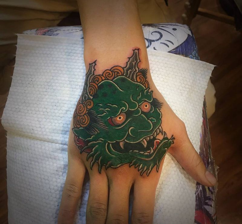 风神纹身图片_手部老传统纹身图案