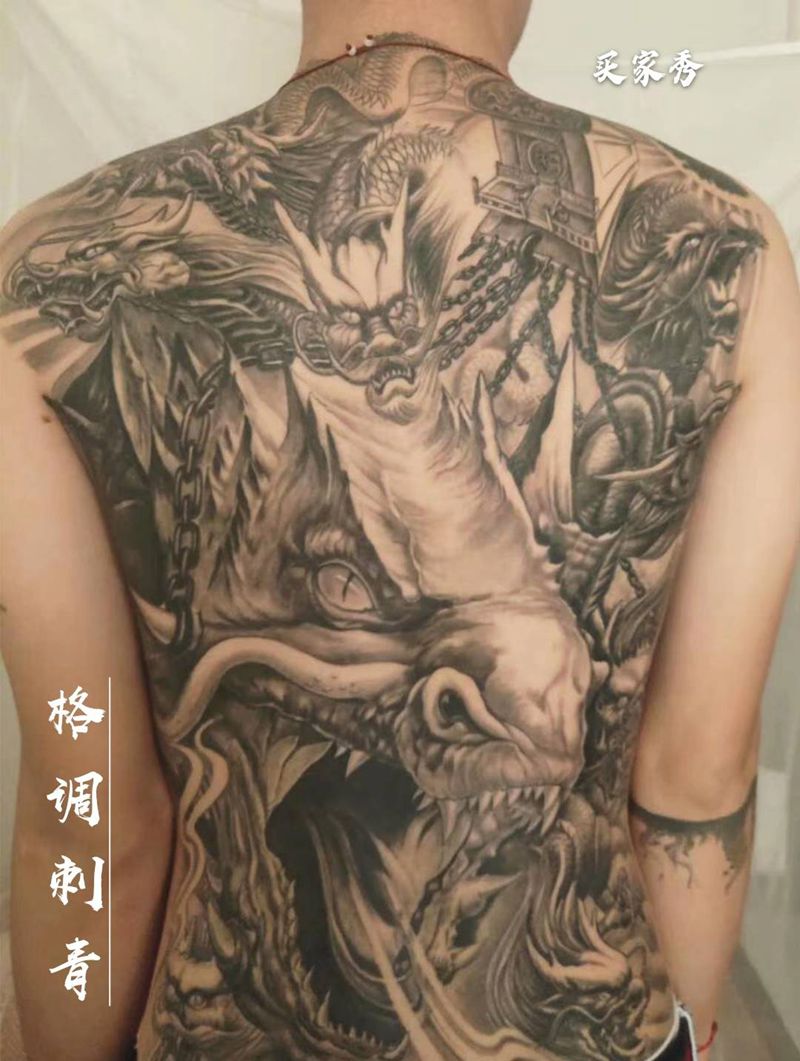 客人返买家秀纹身图片_背部欧美写实九龙拉棺满背恢复后纹身图案