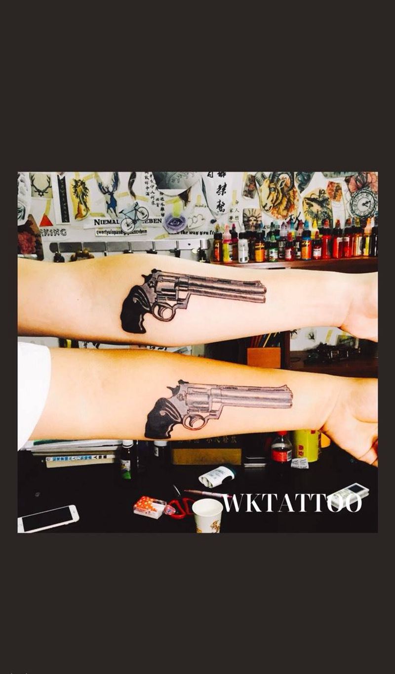 双枪兄弟纹身图片_原创手臂成品欧美纹身图案