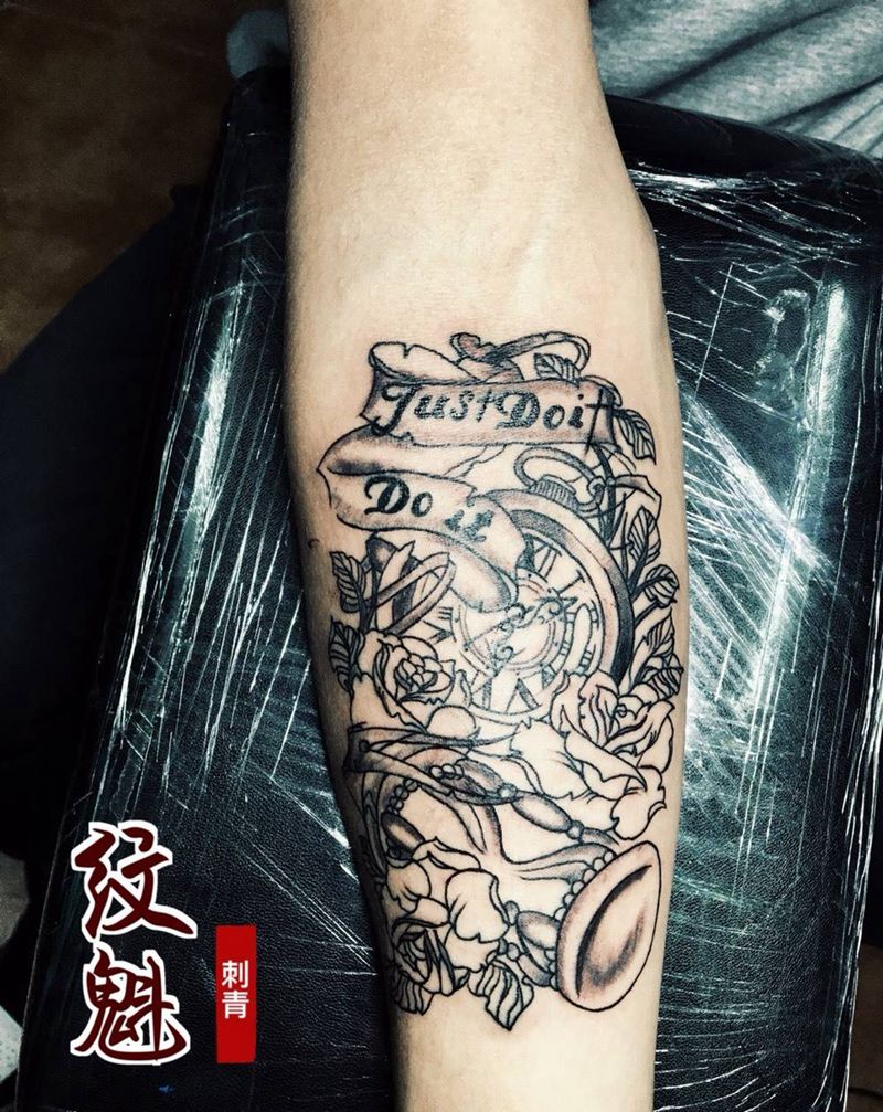 时钟沙漏⏳纹身图片_成品原创植物静物清新手部纹身图案