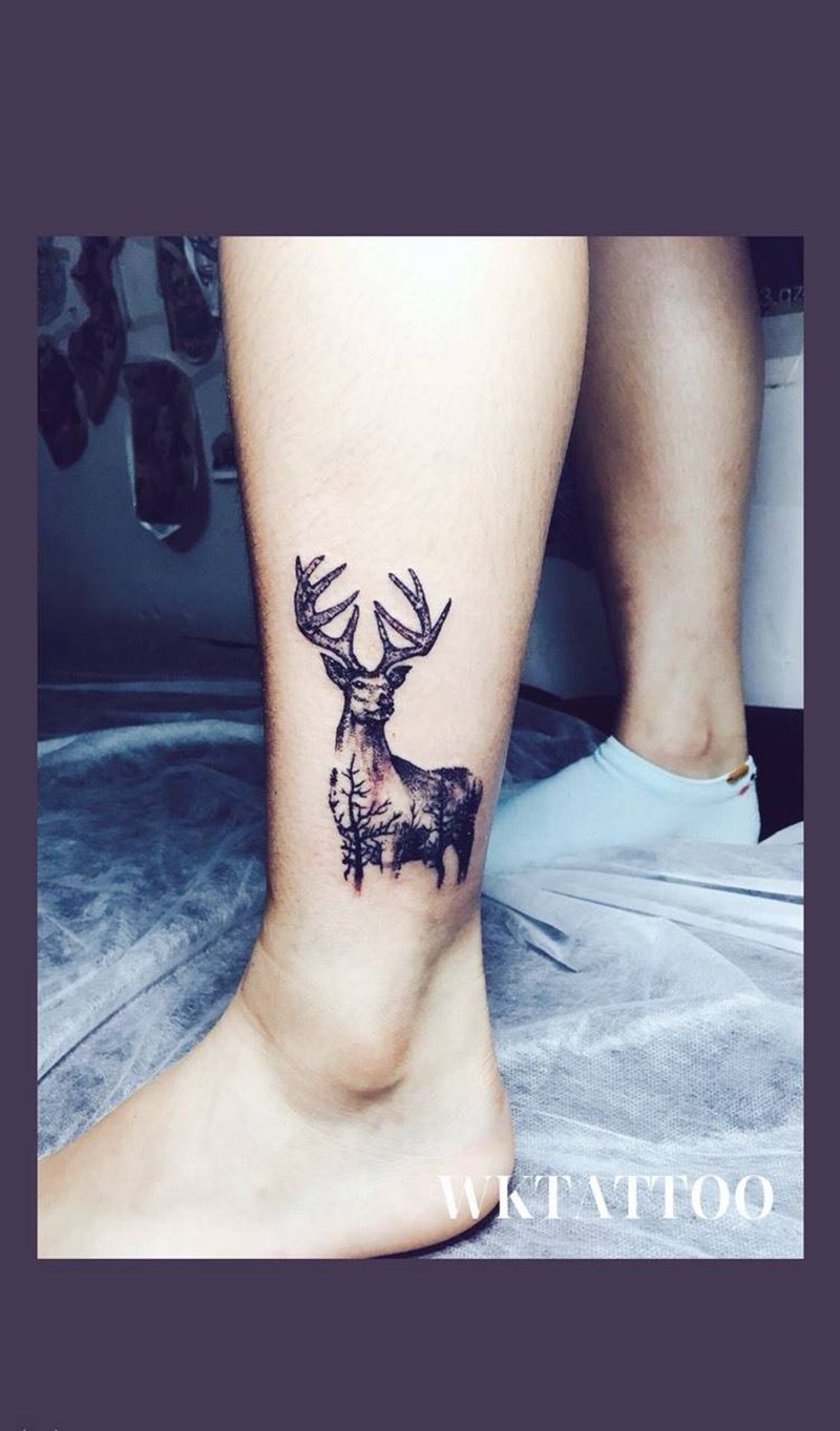 鹿纹身图片_动物清新脚部成品纹身图案