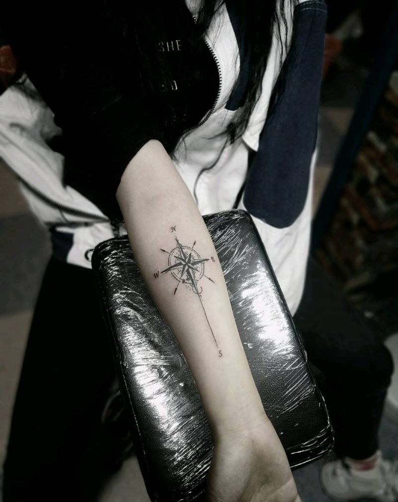 指南针纹身图片_手臂纹身图案
