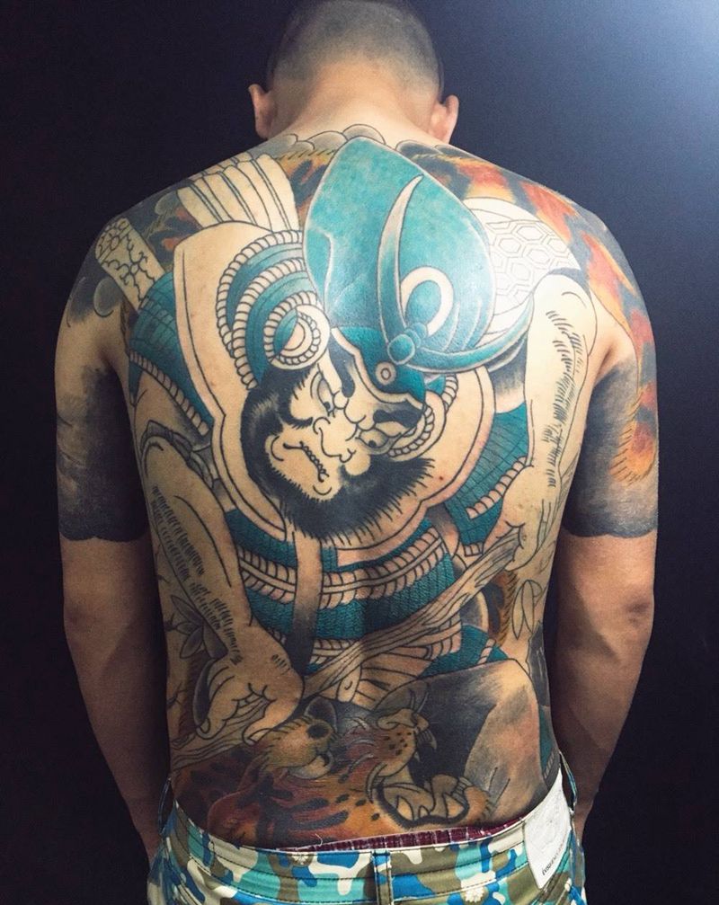 打虎将李忠纹身图片_人物动物传统背部成品纹身图案