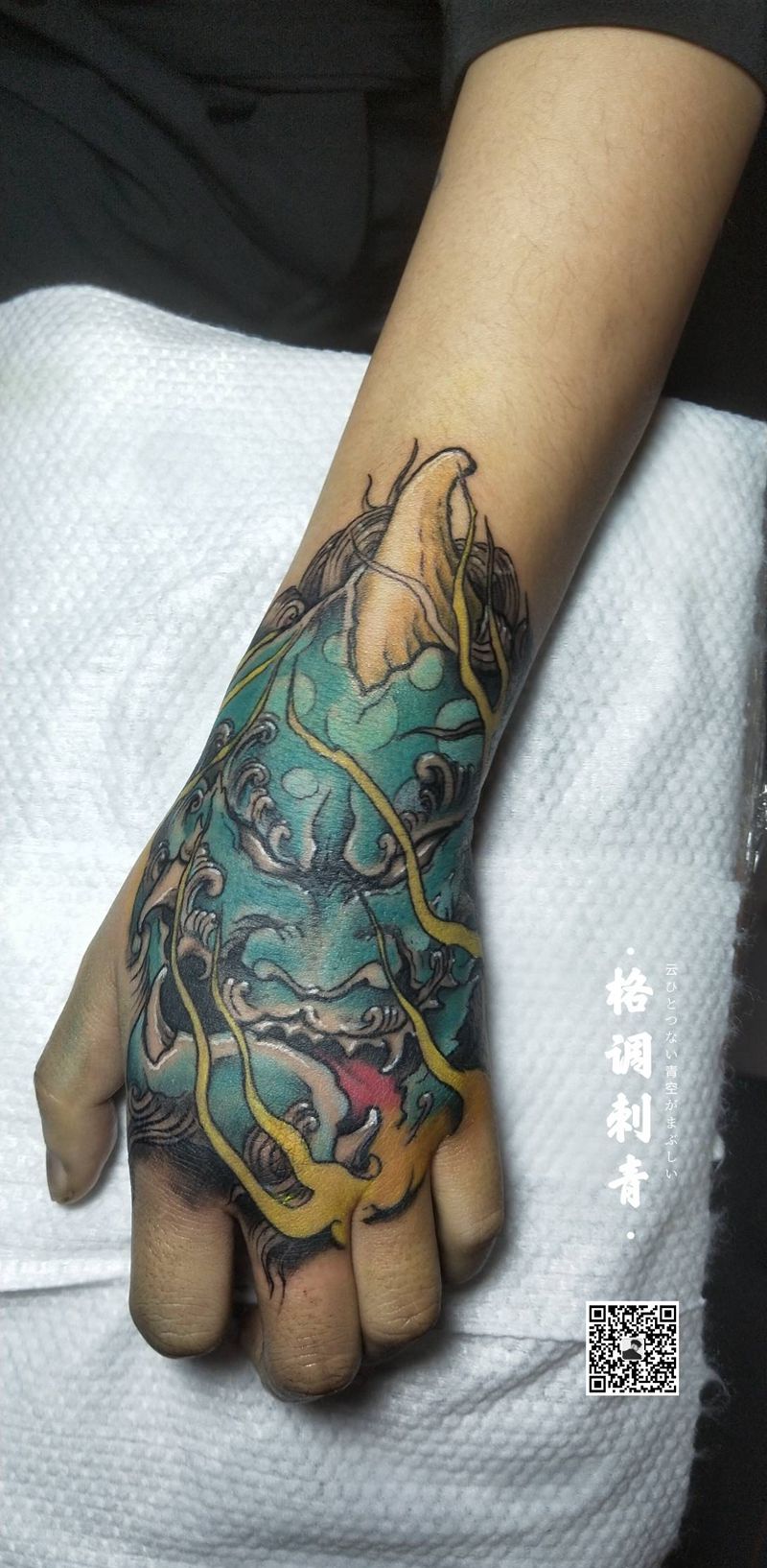 貔貅Ⅱ纹身图片_手部新传统手背貔貅彩色纹身图案