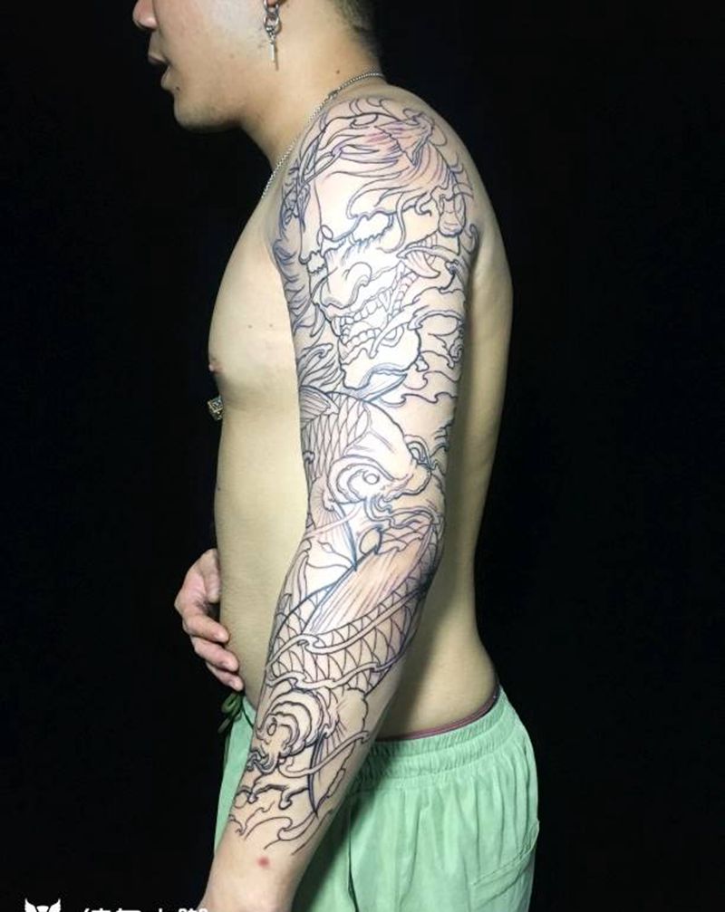 花臂线条般若戏双鲤纹身图片_手臂新传统鲤鱼花臂线条纹身图案