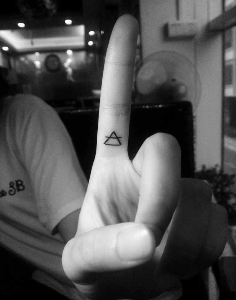 三纹身图片_手部几何原创唐日英成品纹身图案