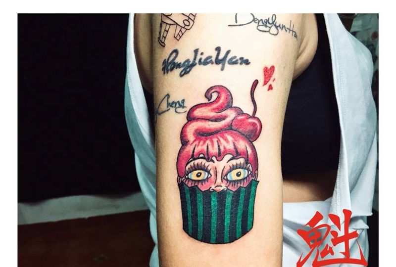 小蛋糕纹身图片_成品手臂欧美人物纹身图案