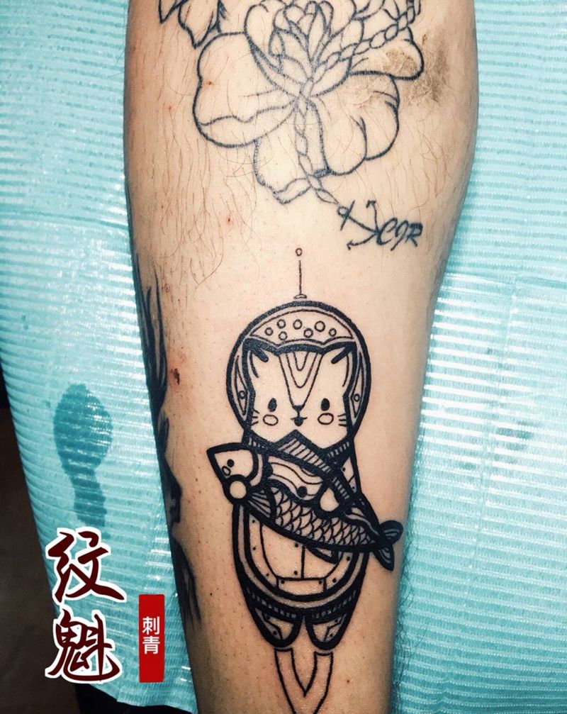 小猫纹身图片_成品腿部清新动物纹身图案
