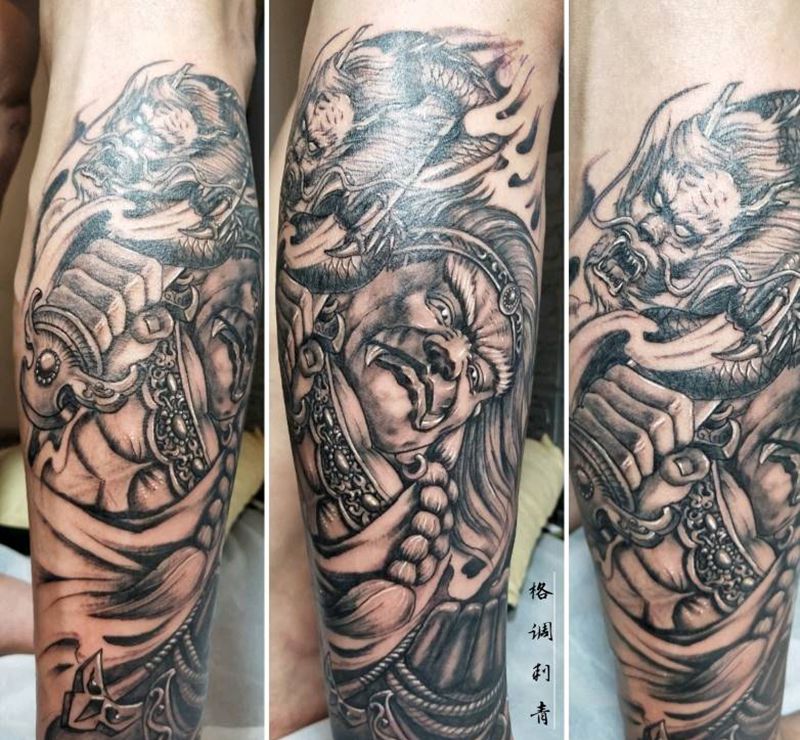 不动尊纹身图片_腿部新传统欧美写实不动明王小腿外侧纹身图案