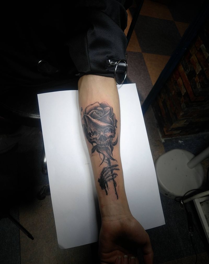 骷髅花纹身图片_手臂纹身图案