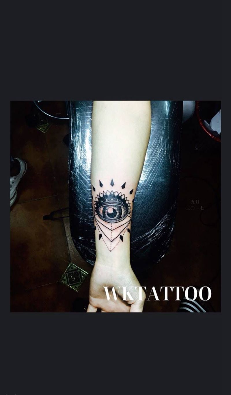 上帝之眼遮盖烫伤疤痕纹身图片_原创几何清新手臂成品纹身图案