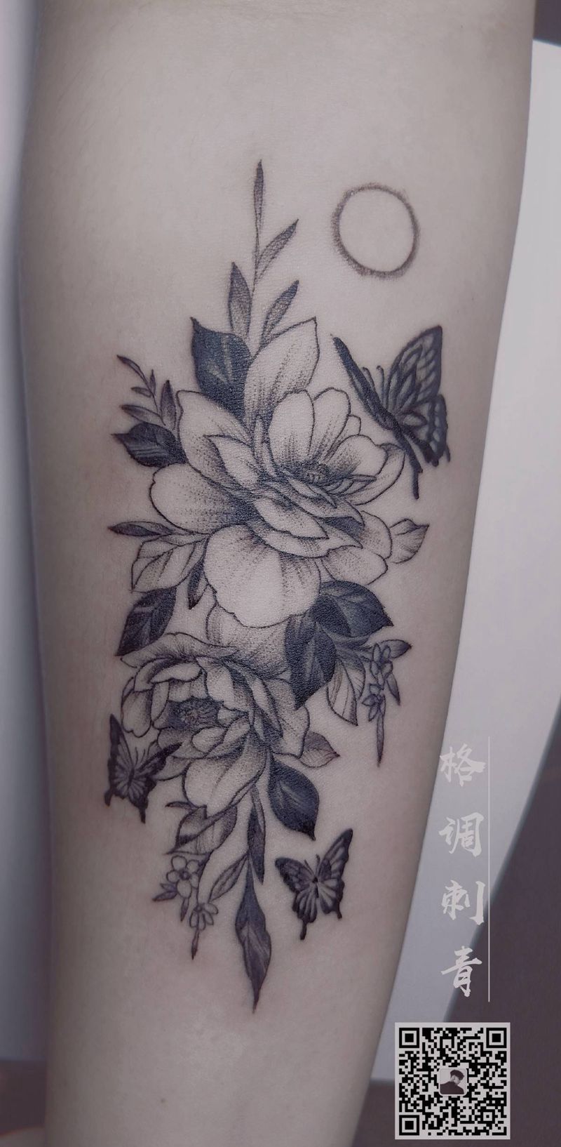 素花纹身图片_手臂点刺素花小臂纹身图案