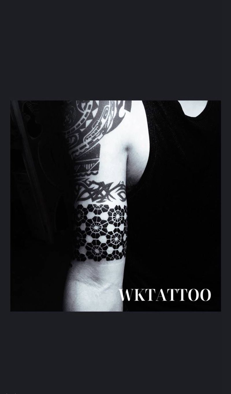 臂环纹身图片_成品手臂欧美几何字符原创纹身图案