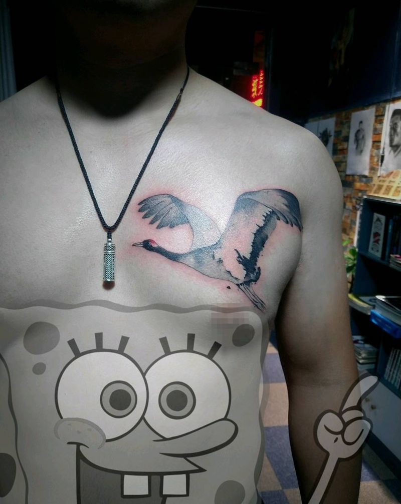 鹤纹身图片_胸部新传统纹身图案