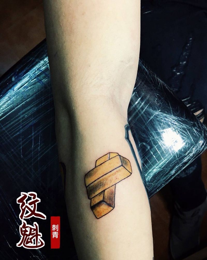 吉他VS小金块纹身图片_成品原创写实手臂纹身图案