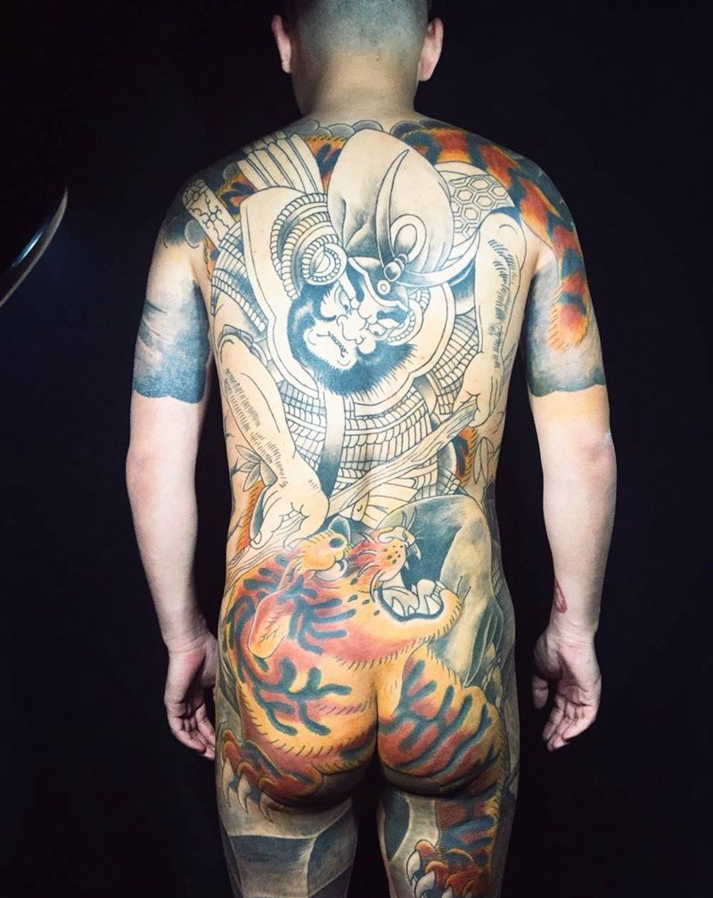 打虎将李忠纹身图片_人物植物动物背部成品传统纹身图案