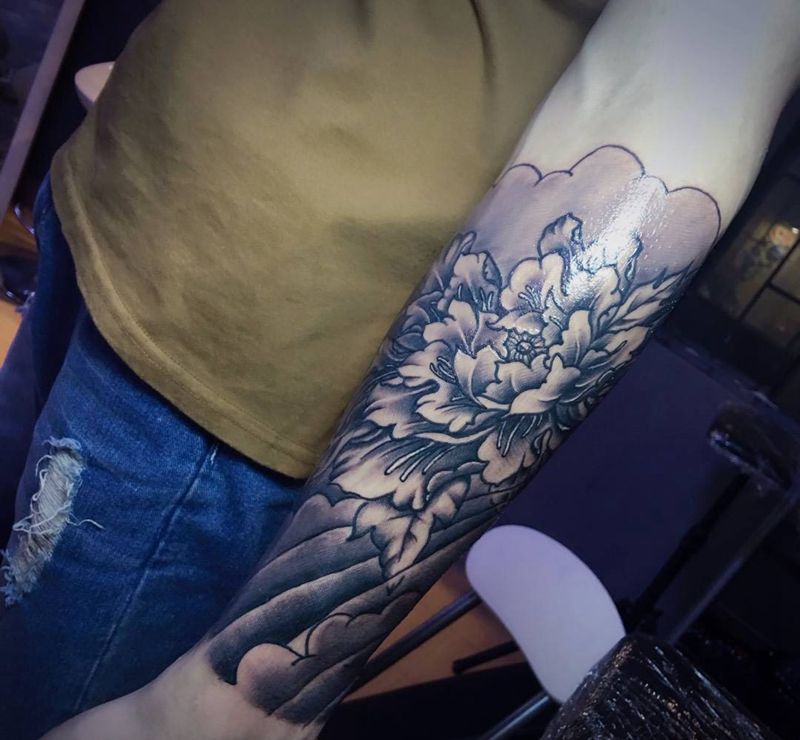 传统包个小臂纹身图片_成品手臂传统植物纹身图案