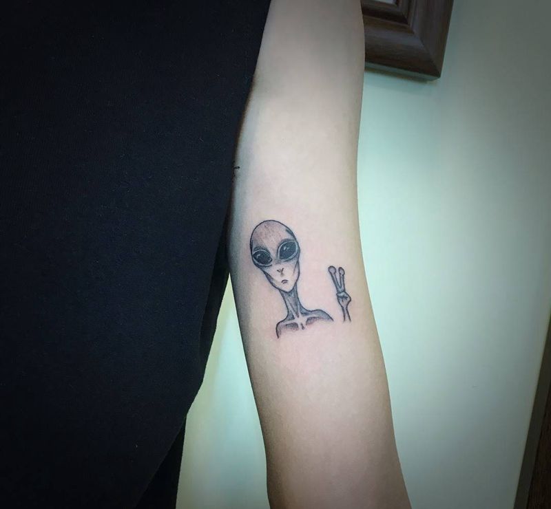 E.T纹身图片_手臂点刺纹身图案