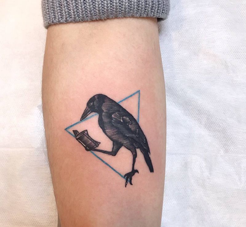 乌鸦纹身图片_手臂点刺几何纹身图案