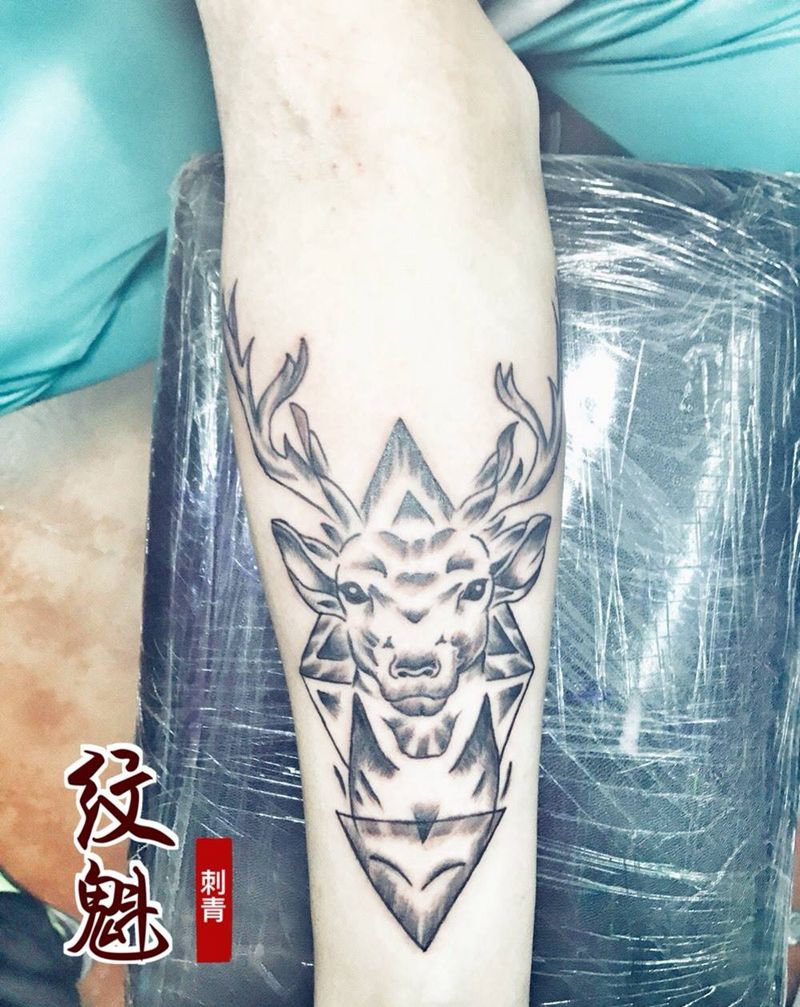 小鹿纹身图片_成品手臂清新动物纹身图案